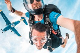 skydive byron bay tandem skydive australia best place to skydive east coast austrlaia backpacker deal discount