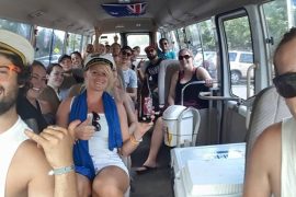 blue moutanins day tour coast warriors sydney backpacker